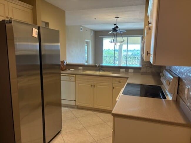 Photo - roman plaza Unit 402