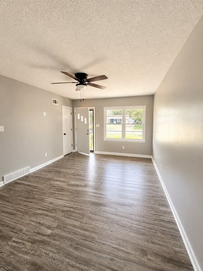Photo - 3963 Kenosha Rd