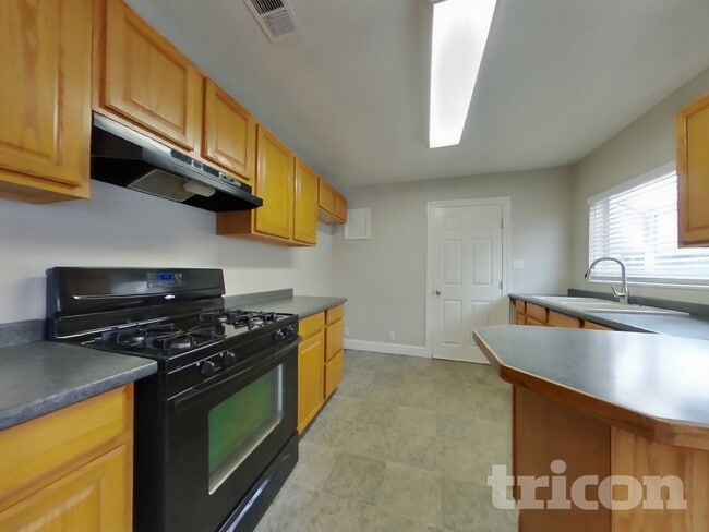 Photo - 904 Bidwell St