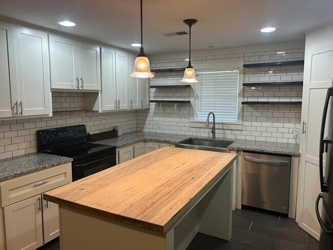 Photo - 265 Melita Rd