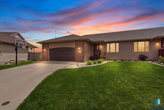 Building Photo - 5904 S Mandy Cir