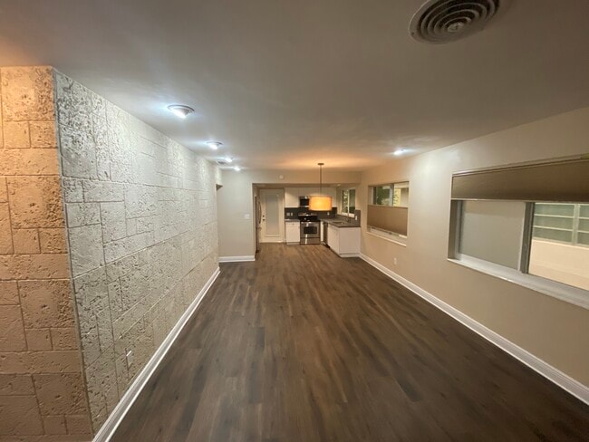 Photo - 539 Menendez Ave