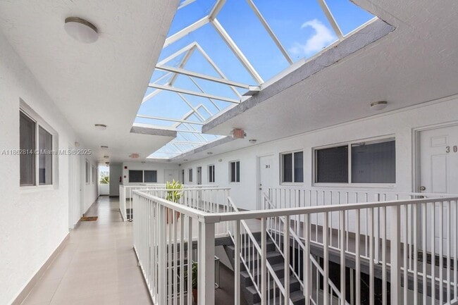 Photo - 1986 Biarritz Dr Unit 306