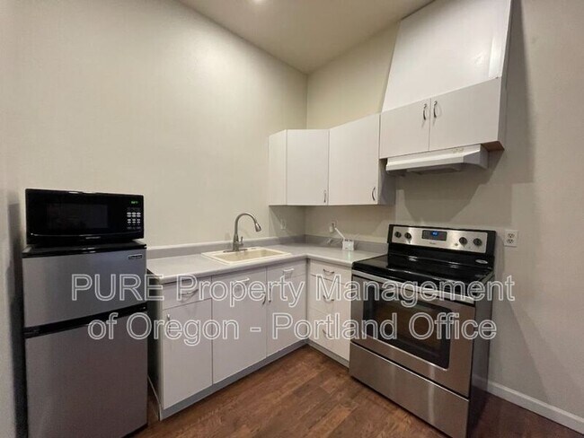 Photo - 5816 SW Huddleson St Unit 1