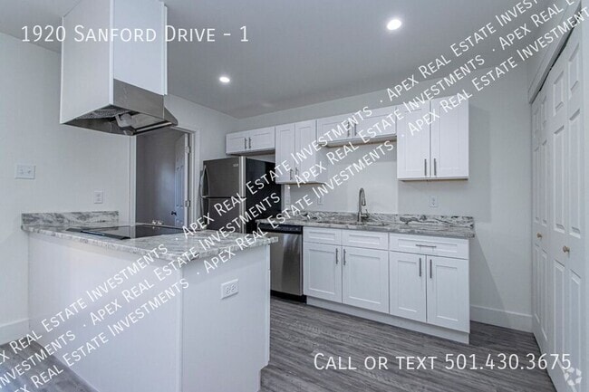 Building Photo - 1920 Sanford Dr Unit 1 Rental