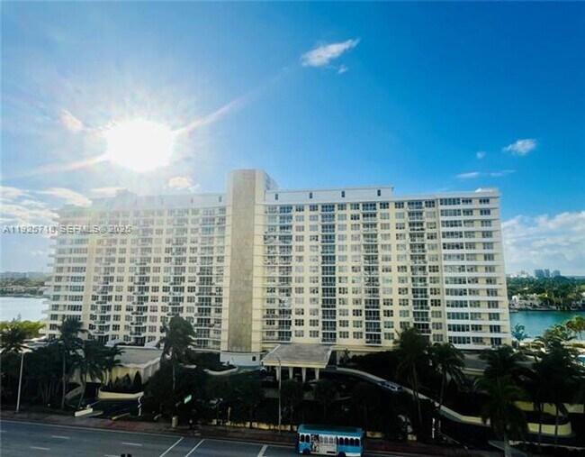 Building Photo - 5600 Collins Ave Unit 5600 Collins Ave appt 12N