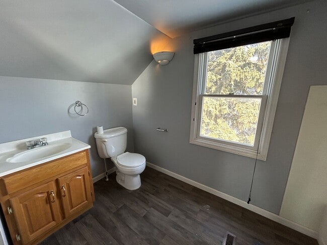 Photo - Cute Single Family House!