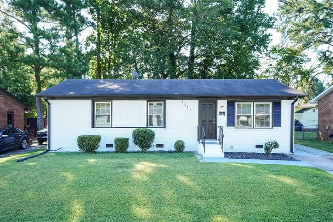 Building Photo - Three Bedroom Home!