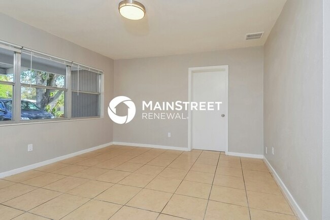 Photo - 4 Bedroom Pet-Friendly Home in Winter Haven, FL with Main Street Renewal