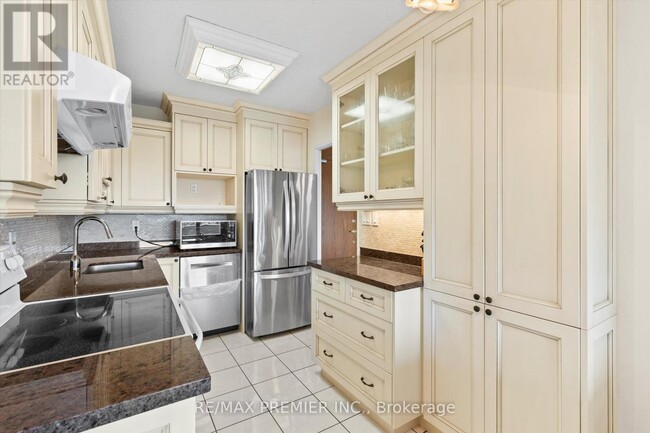 Photo - 240 Scarlett Rd Unit 711