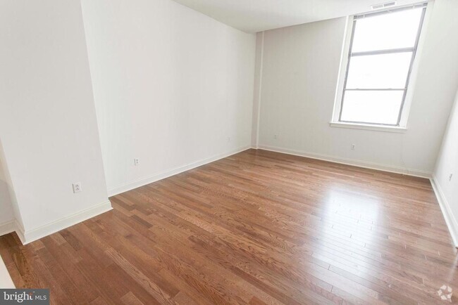 Building Photo - 1300-6 Chestnut St Unit 204 Rental
