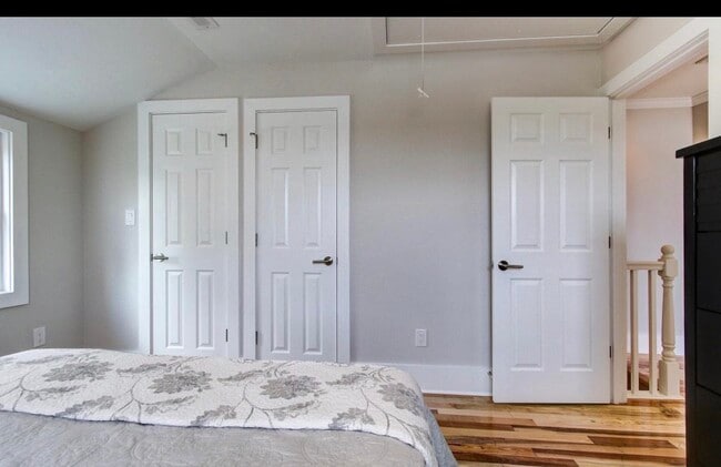 Photo - 825 50th Pl NE