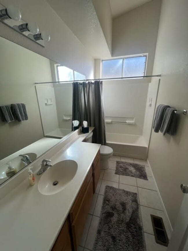 Clean Executive Rental Available Now For Rent in Reno, NV