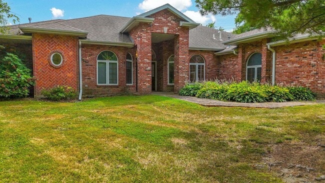 Building Photo - Private 3BR Brick Home with Scenic View