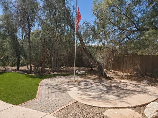 Photo - 1321 E Mabel St