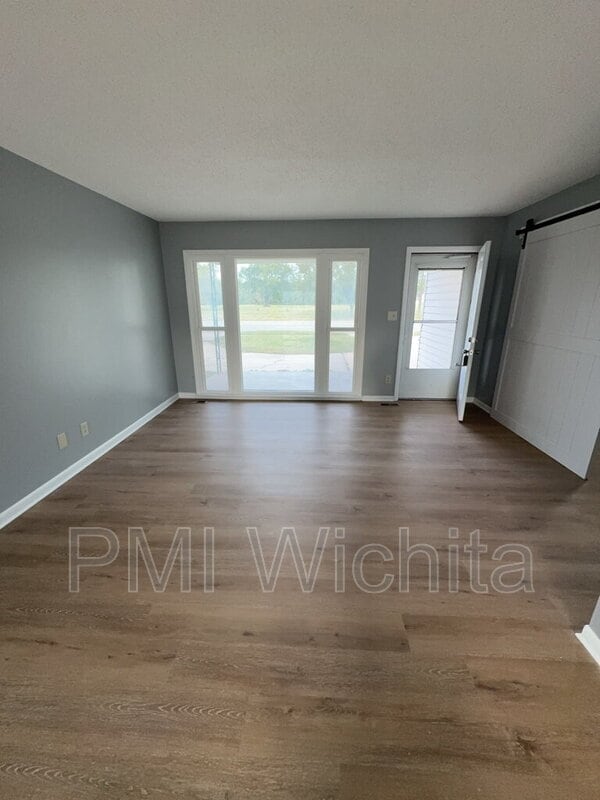Photo - 5300 S Seneca St