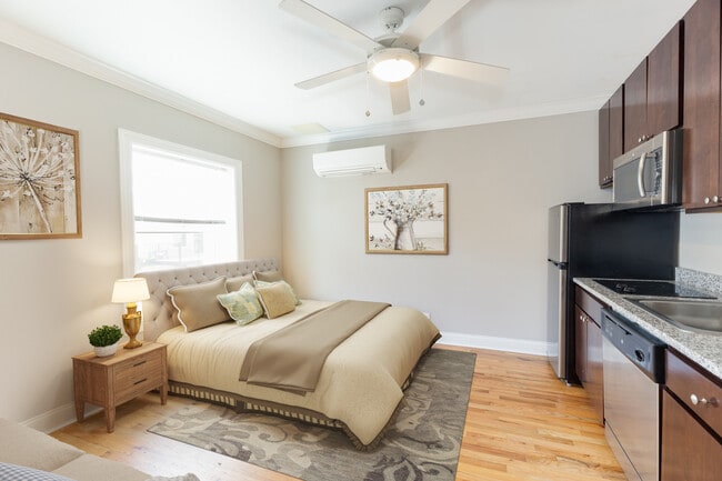 Photo - 721 W. Belmont