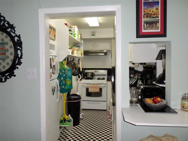 Photo - 1715 Banks St Unit C