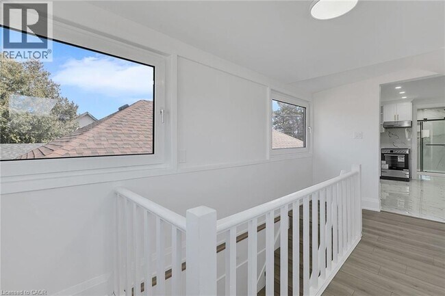 Photo - 581 Lancaster St W Unit 1