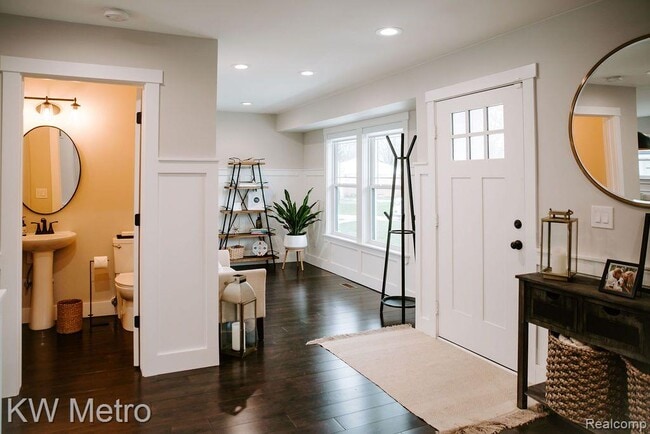 Photo - 973 Allen Dr