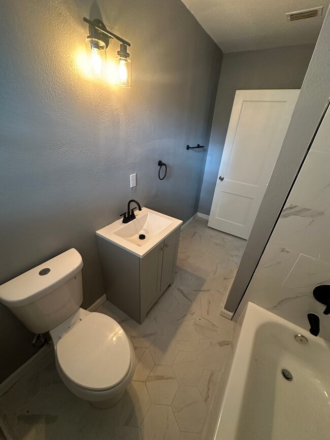 Photo - 3150 Belden Cir