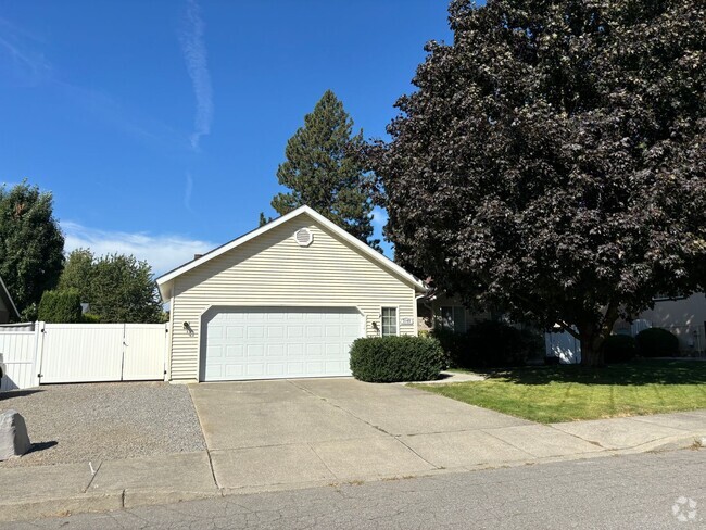 Building Photo - Beautiful Home in CDA !