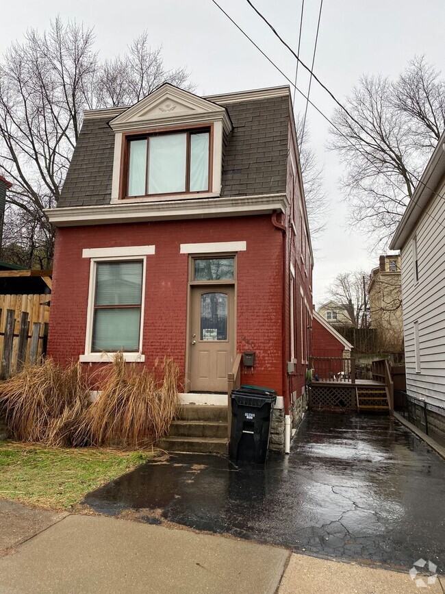 Building Photo - 4 Bedroom House in Clifton Located Near UC...