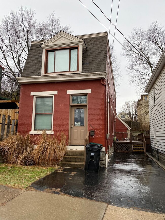 4 Bedroom House in Clifton Located Near UC... - 4 Bedroom House in Clifton Located Near UC...