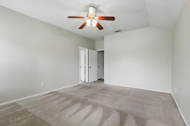 Photo - 322 Wonder Oak Ct