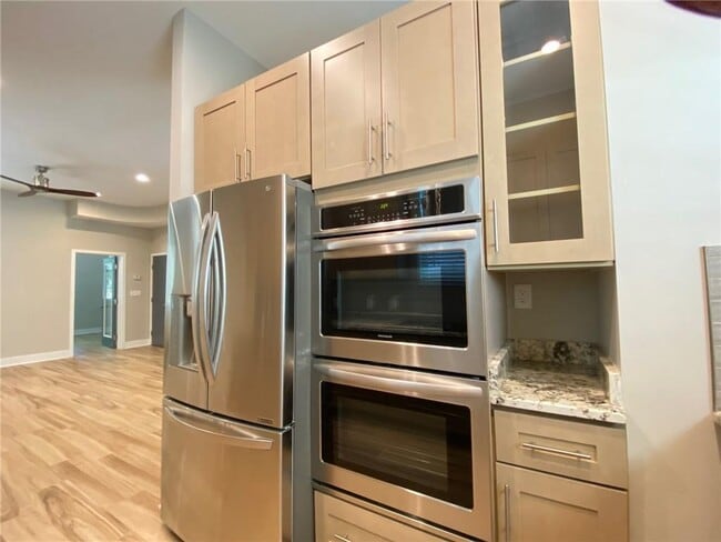 Photo - 1566 New St NE