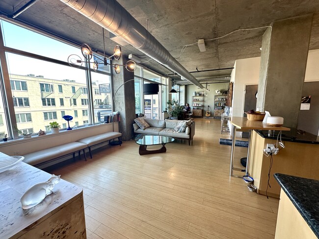 Building Photo - 1401 Wewatta St Unit 810