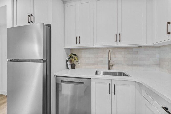 Photo - 887 Somerset St W Unit 103