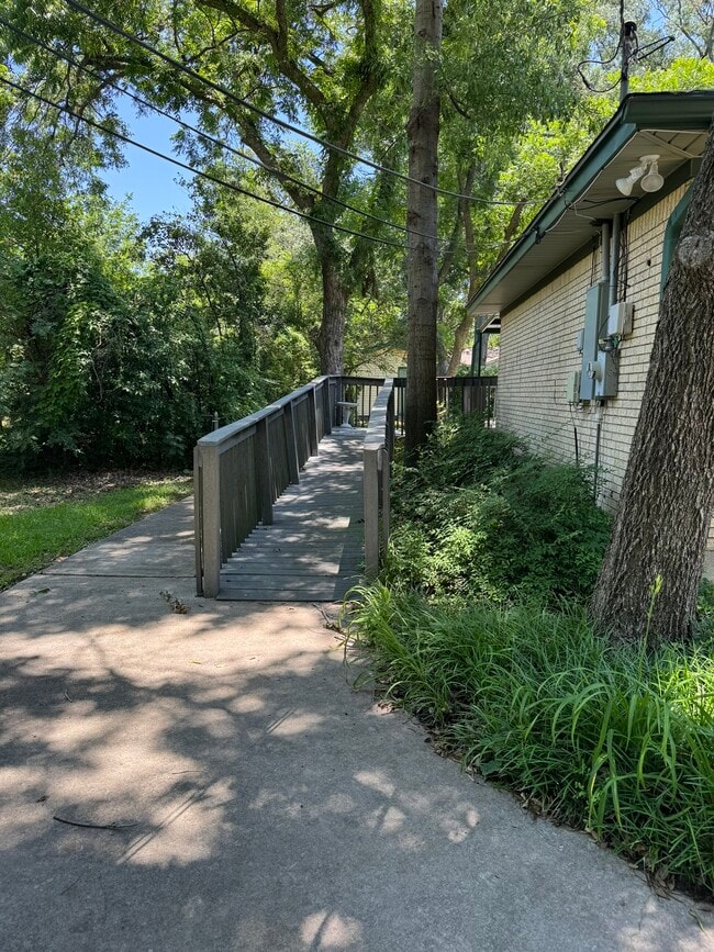 Photo - 2210 Robinwood Ln