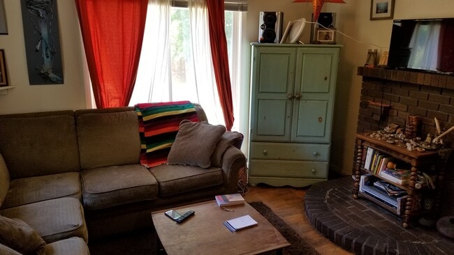 Photo - VIDEOTOUR: Want To Live Near Downtown Bend? Adorable Cottage Available Soon! PETS WELCOME