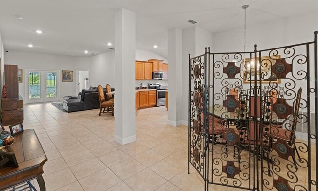 Photo - 636 Tanaro Ln