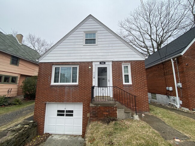 Read written description - 566 Highland Pl House Unit king bed