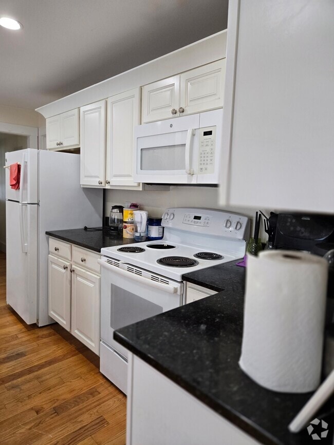 Building Photo - 15 Beech St Unit #3 Rental