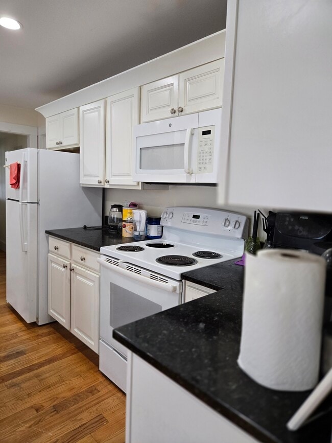 Building Photo - 15 Beech St Unit #3 Rental
