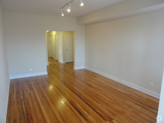 Building Photo - 4846 N Drake Ave Unit 2 Rental
