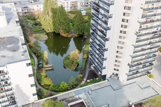 Photo - Lougheed Lodge