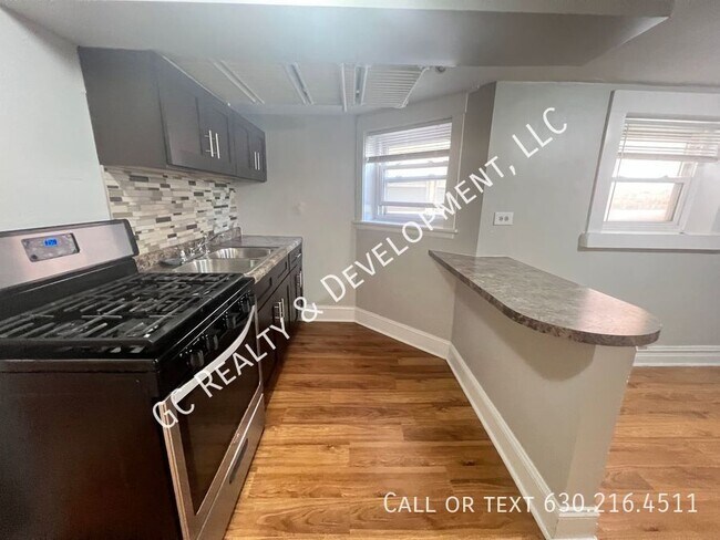 Photo - 5410 W Berteau Ave Unit B