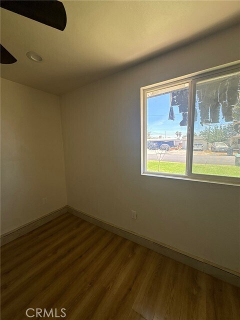 Photo - 1053 Ave