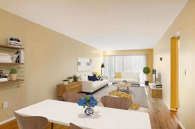 Photo - Country Club Gardens