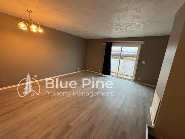 Photo - 1464 Falcon Dr