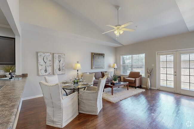 2BD 2BA 1,566SF