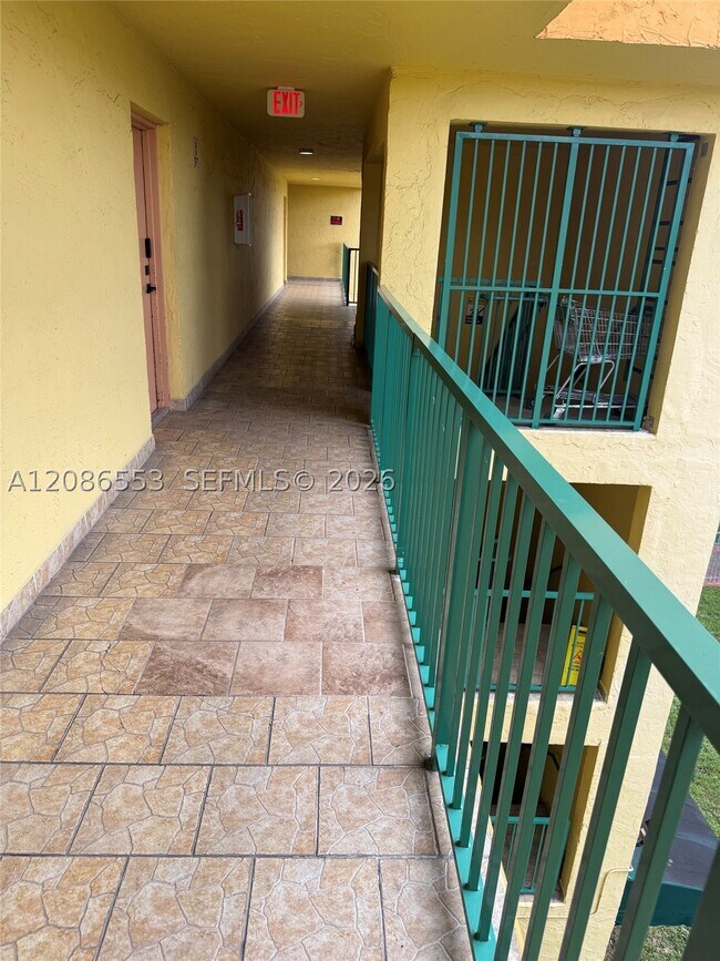 Photo - 606 W 81st St Unit 405