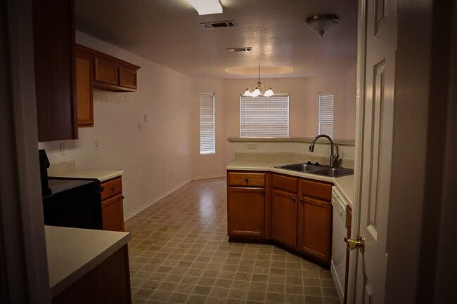 Photo - 5208 Bridle Dr