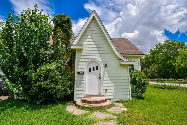 Building Photo - 3319 Holman St Rental