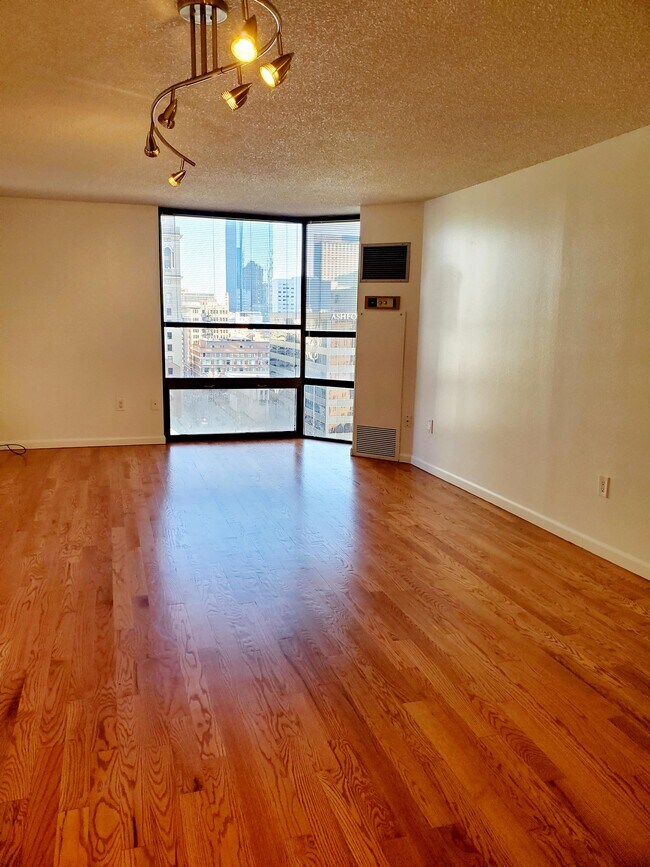 Photo - 1625 Larimer St