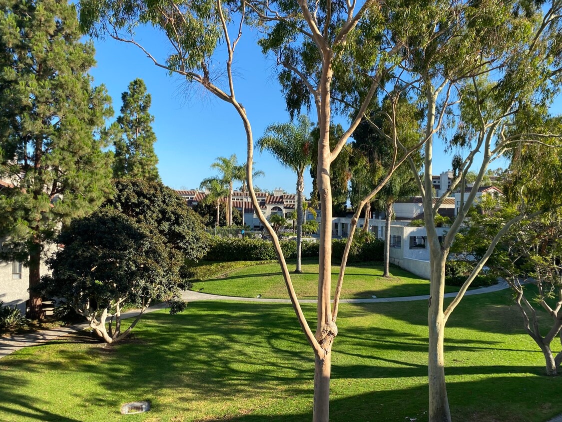 Beautiful grounds visible from master bedroom and living room - 5146 Dorado Dr (Huntington Beach, CA)